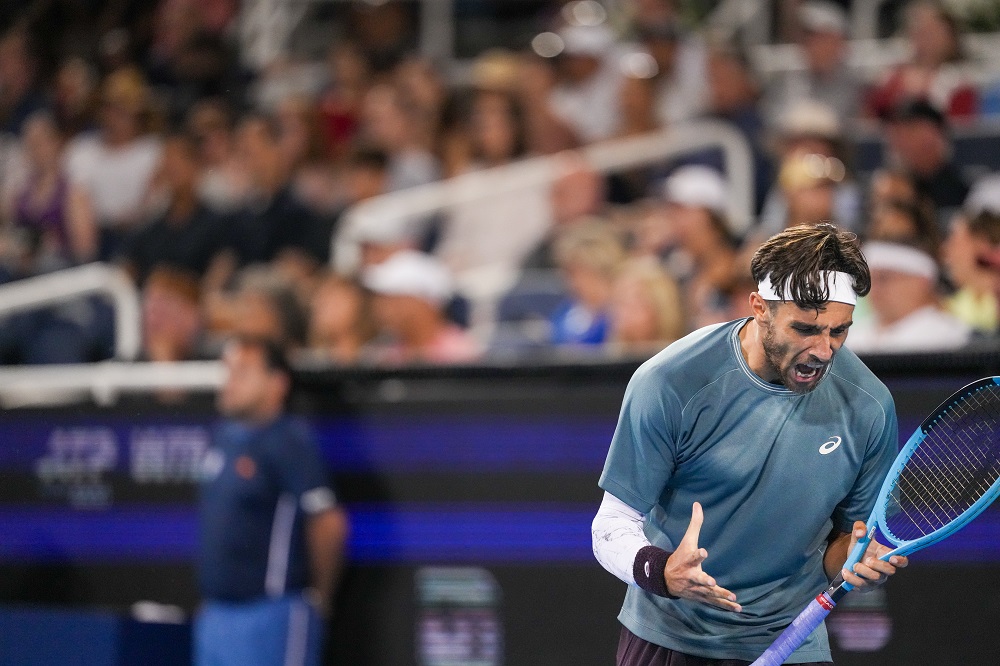 Musetti ko agli US Open dopo un malessere: “Il mio 2026 sembra un’Odissea”. E cita Sinner