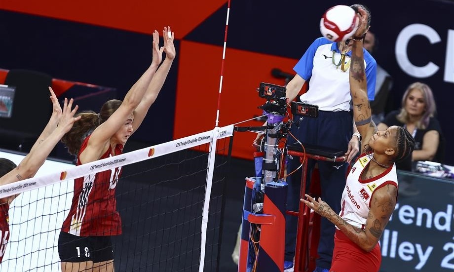 Bošković contro Vargas, sfida tra giganti: Serbia-Turchia vale la finale europea