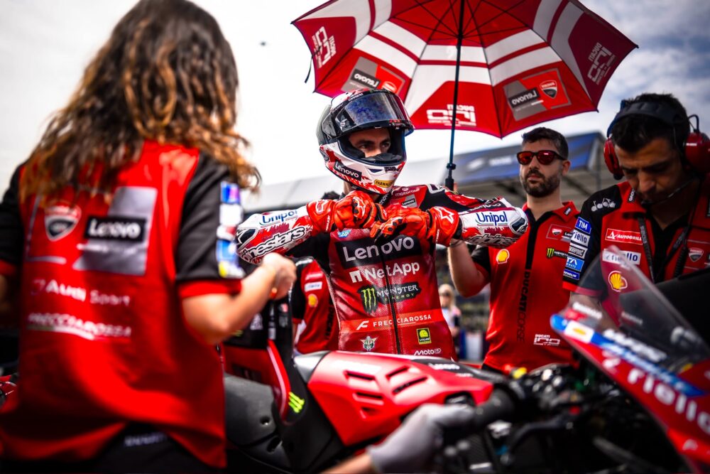 Bagnaia e il pesante fuori onda su Ducati con Di Giannantonio: “Non me lo fanno fare…”