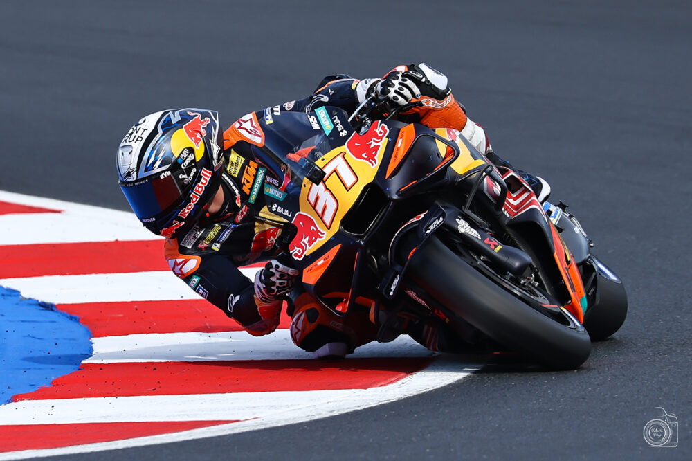MotoGP, risultati e classifica pre-qualifiche GP Austria 2026: Acosta al comando, Bezzecchi in Q2, Bagnaia fatica