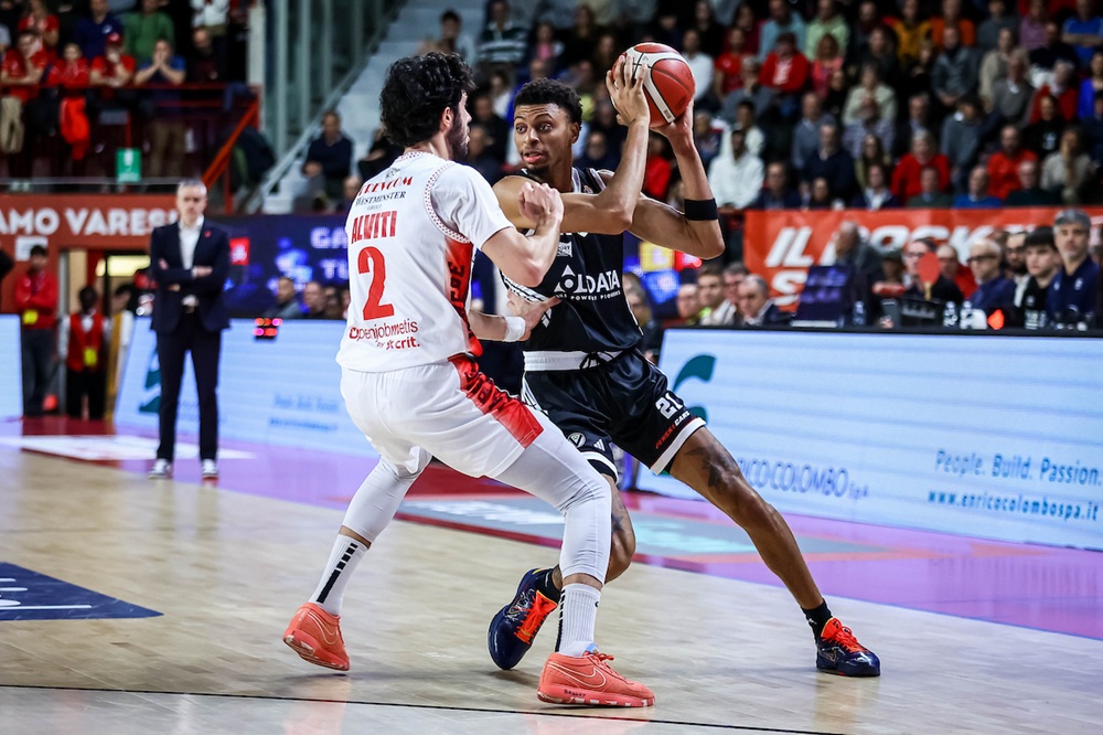 Basket, si alza il sipario sulla nuova stagione. Milano e Venezia in casa, attesa per le due Roma, piatto forte Varese-Virtus