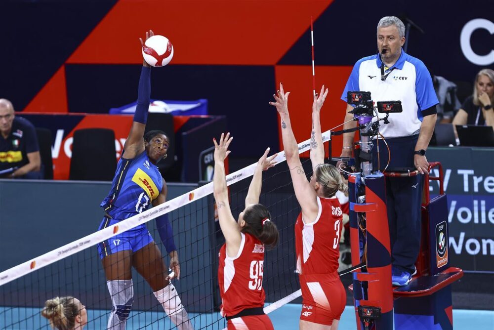 Gli arbitri di Italia-Turchia: i fischietti della finale agli Europei, vecchia conoscenza per le azzurre