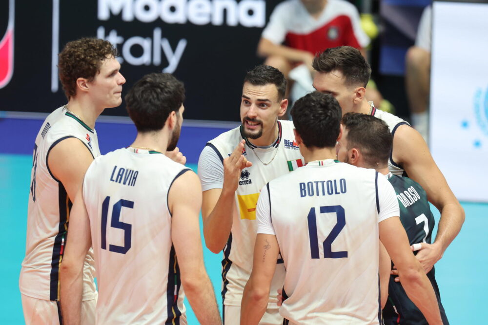 L’Italia cala il poker agli Europei di volley e allunga in testa: la nuova classifica del girone. Primo posto vicino