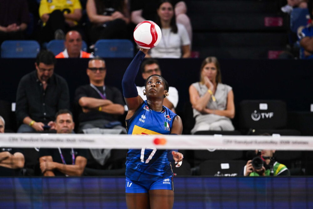 Myriam Sylla sorride: “Mi avevano detto che non potevo ricevere… In finale con l’elmetto”