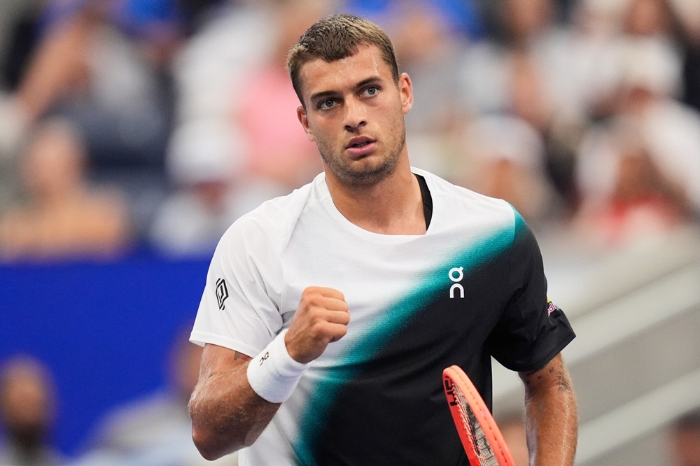 Flavio Cobolli ribalta Comesana da 0-2 con rabbia e avanza agli US Open