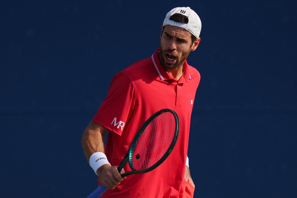 US Open 2026, maratone vincenti per Khachanov e Van de Zandschulp. Continua anche il sogno di Blockx