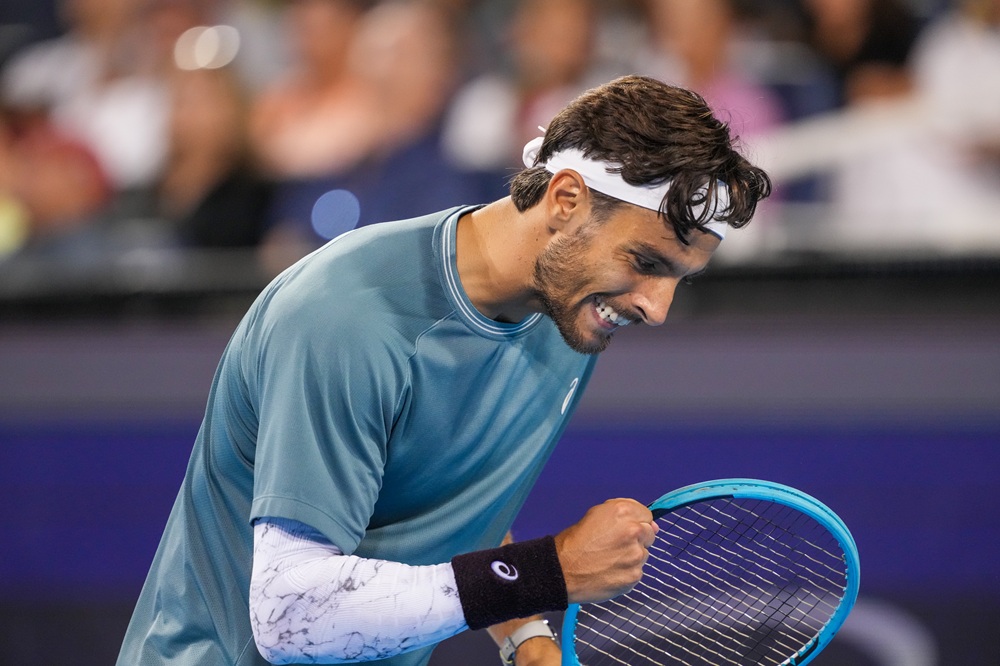 Musetti convince all’esordio agli US Open. Bella vittoria in tre set contro Fery