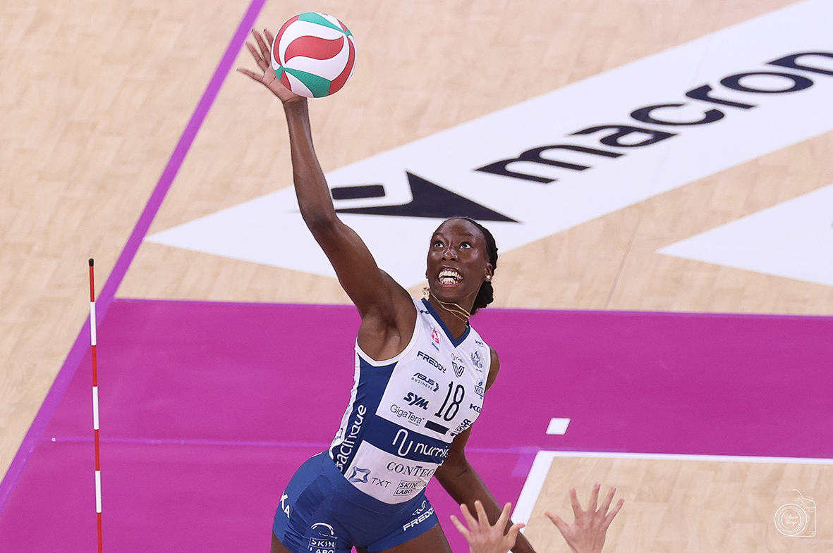 Volley femminile, netta vittoria di Milano nel derby contro Busto Arsizio: Egonu sugli scudi