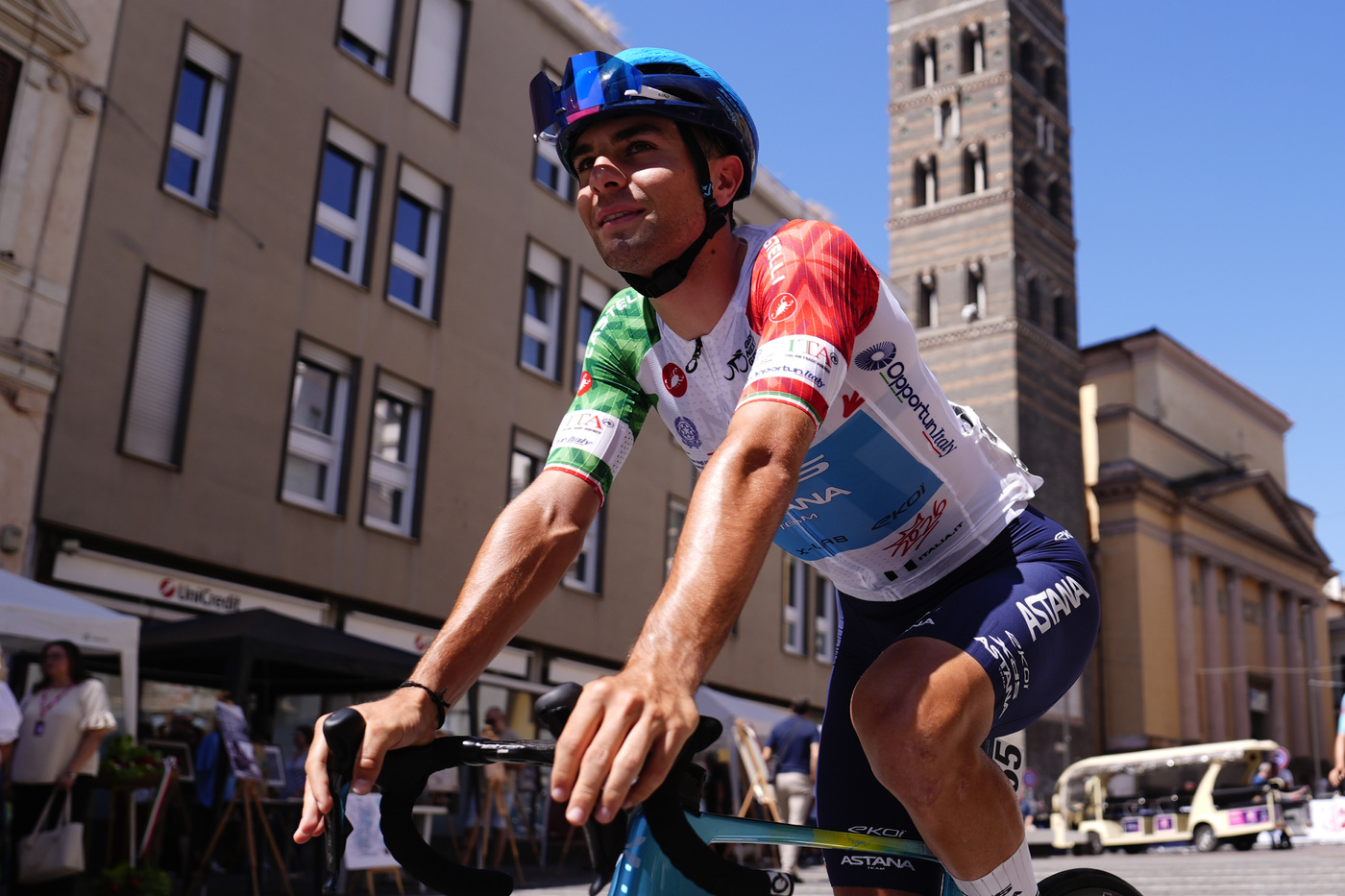 Europei ciclismo 2026, Hector Alvarez attacca in discesa e trionfa tra gli Under 23. Negrente a ridosso del podio