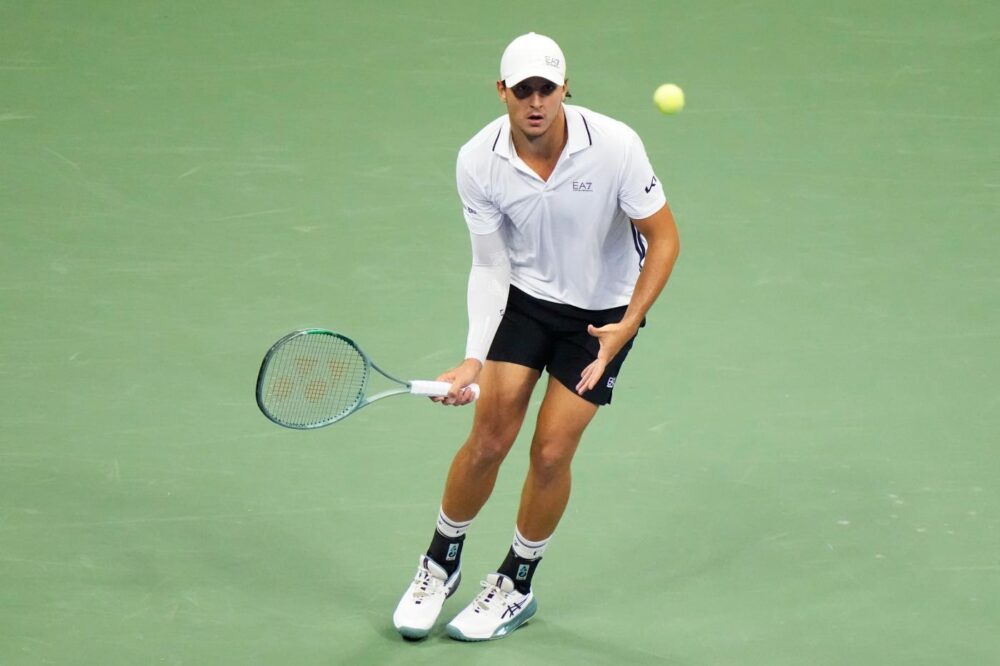 Luciano Darderi subito eliminato ad Almaty, James Duckworth ai quarti
