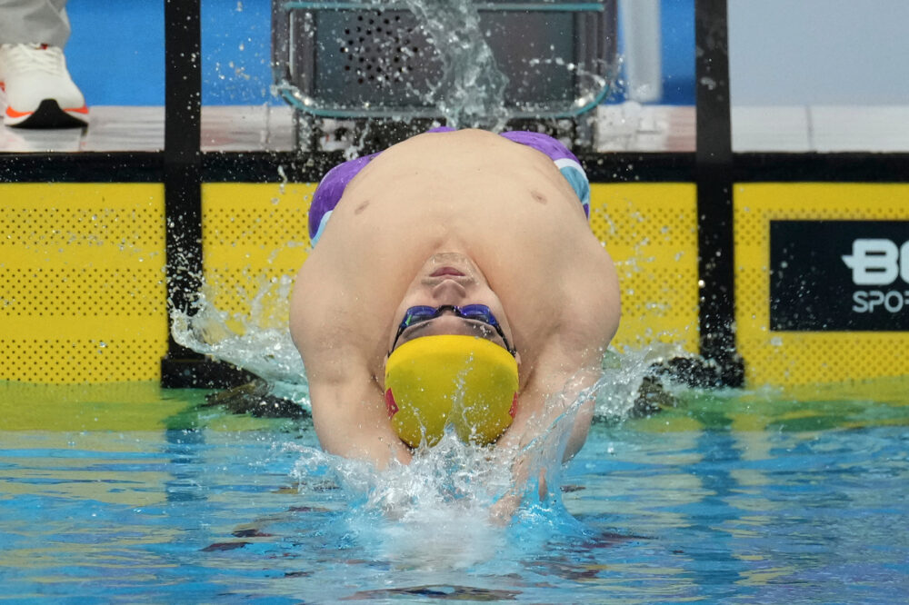Nuoto, Xu Jiayu riscrive i confini dei 50 dorso in vasca corta: record del mondo del cinese a Pechino