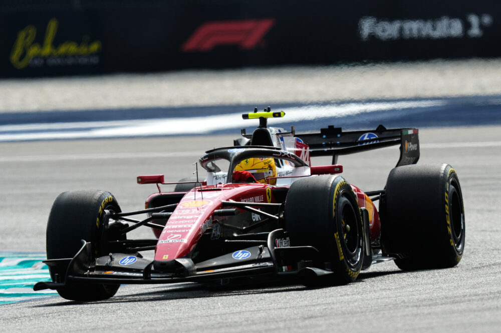 F1, Lewis Hamilton: “Non siamo lontani dal passo dei migliori, ma c’è del lavoro da fare”