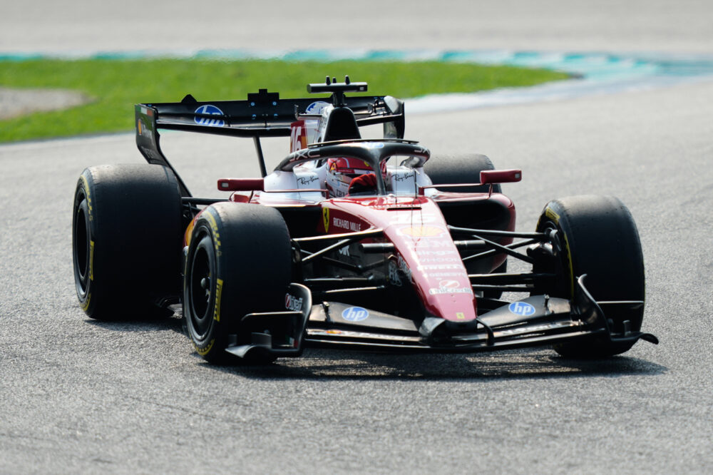 Charles Leclerc: “Hamilton ha fatto un giro eccezionale. Domani dovremmo essere competitivi”