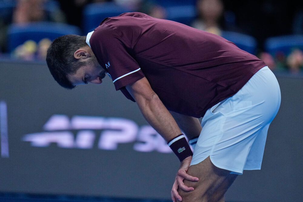 Hubert Hurkacz sfata il tabù e batte Djokovic a Shanghai: scarico il serbo dopo il trionfo di Pechino