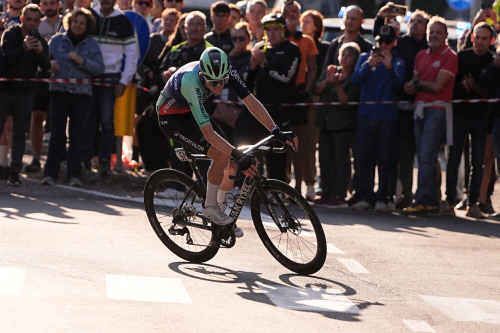 Pagelle Giro di Lombardia 2026: Seixas è il rivale di Pogacar; Evenepoel si allontana dal n.1, quale dimensione per Pellizzari?
