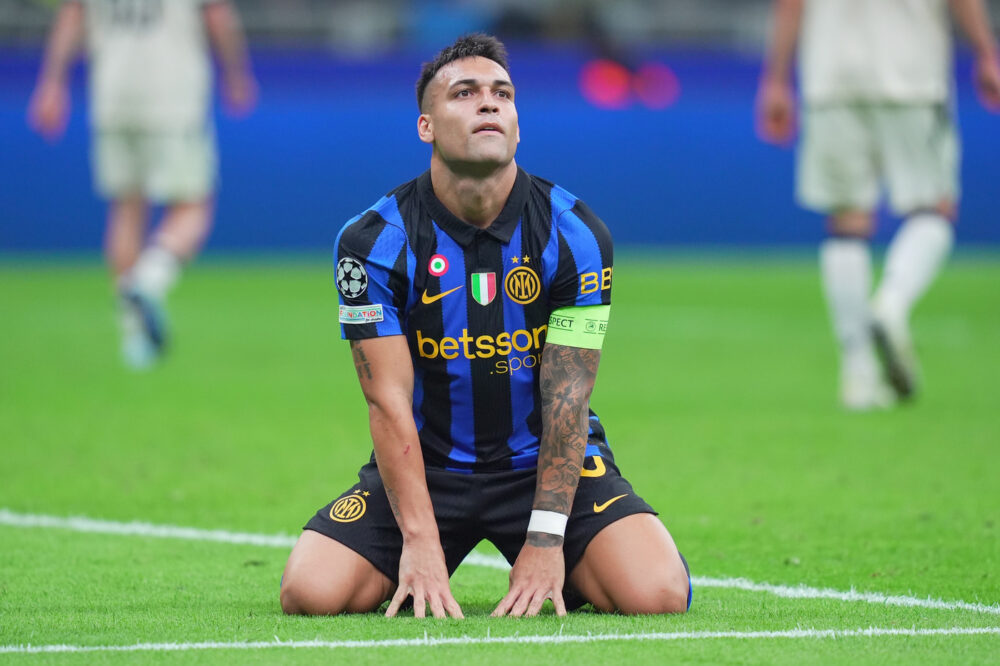 Calcio, doppia sconfitta italiana in Champions League. Inter e Napoli restano ferme al palo