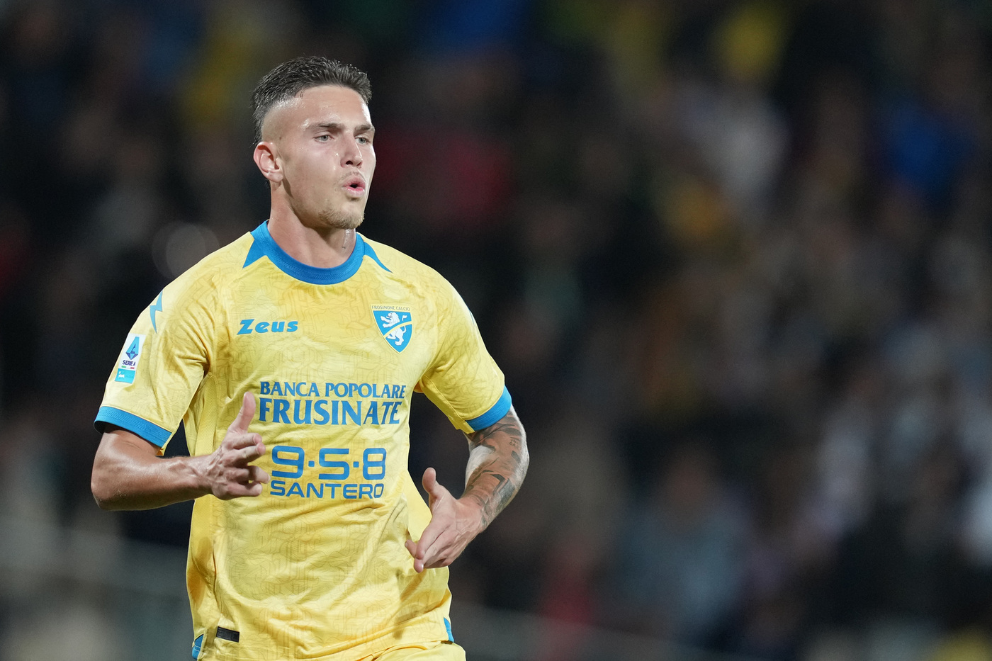Calcio, il Frosinone torna a correre e rifila un poker al Sassuolo nell’anticipo di Serie A