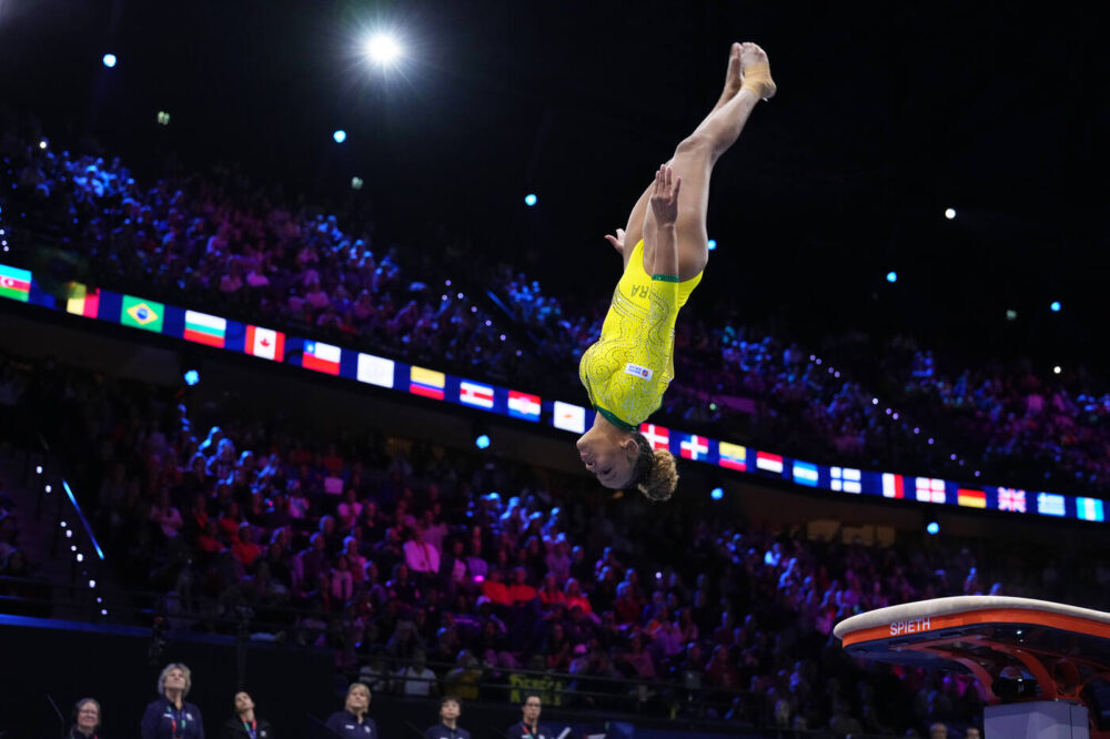 Rebeca Andrade torna da vincente! Magistrale tris ai Mondiali, volteggio straripante. Blakely sul podio