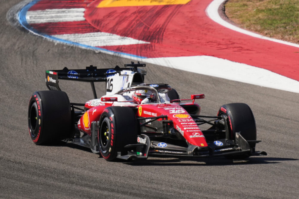 F1, Charles Leclerc svetta in FP1 ad Austin con la Ferrari. Verstappen impressiona, Antonelli in top5