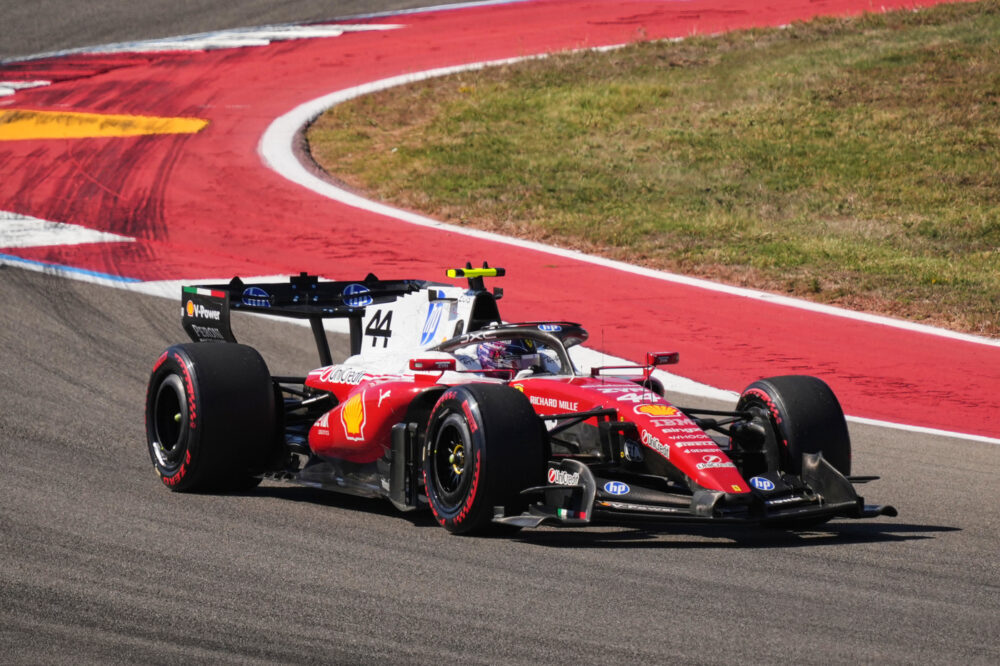 Lewis Hamilton svetta nella FP3 davanti a Verstappen ad Austin. Antonelli ‘litiga’ coi track-limits