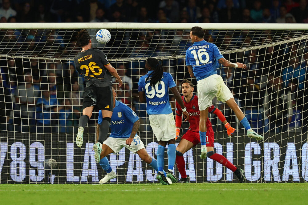 Calcio, pari show tra Napoli e Roma nell’ottavo turno di Serie A. Vittorie di Lazio e Como