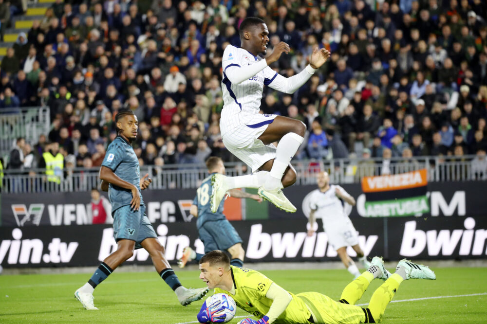 L’Inter aggancia la Lazio in testa alla Serie A, Juventus e Milan crollano, il Napoli si rialza
