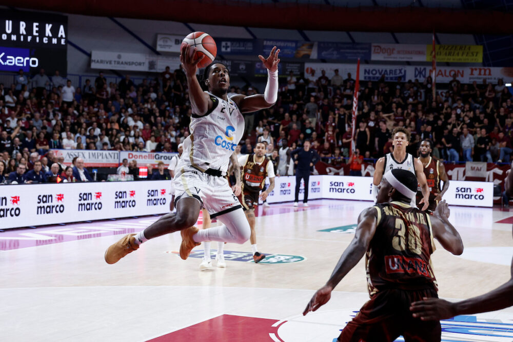 Basket: Virtus Bologna corsara a Venezia. Nel derby di Roma Maxima batte BC