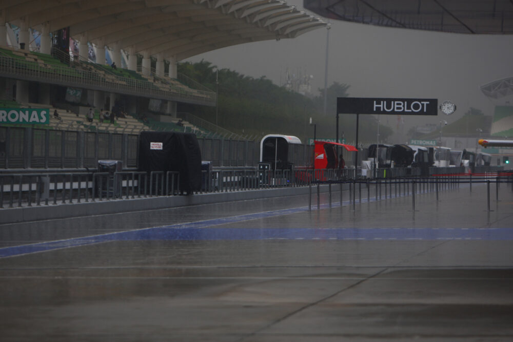 Perché è stata rinviata la partenza del GP del Bahrein di F1: nuovo orario e aggiornamenti