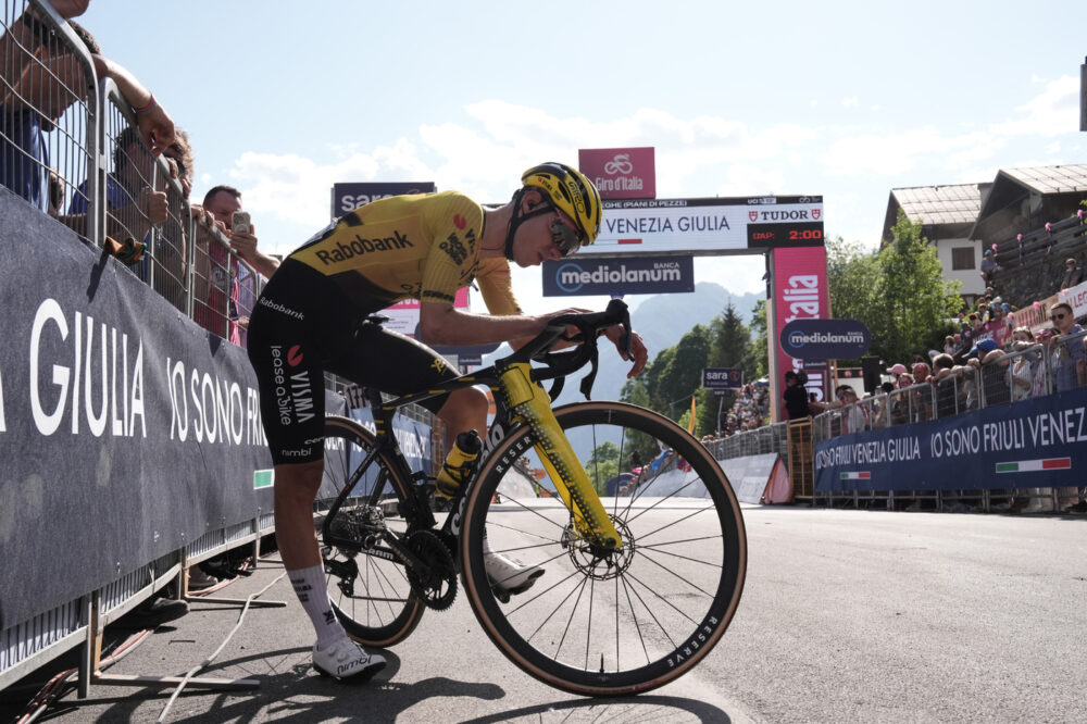 Davide Piganzoli arriva da solo sul San Luca: il Giro dell’Emilia torna a parlare italiano!