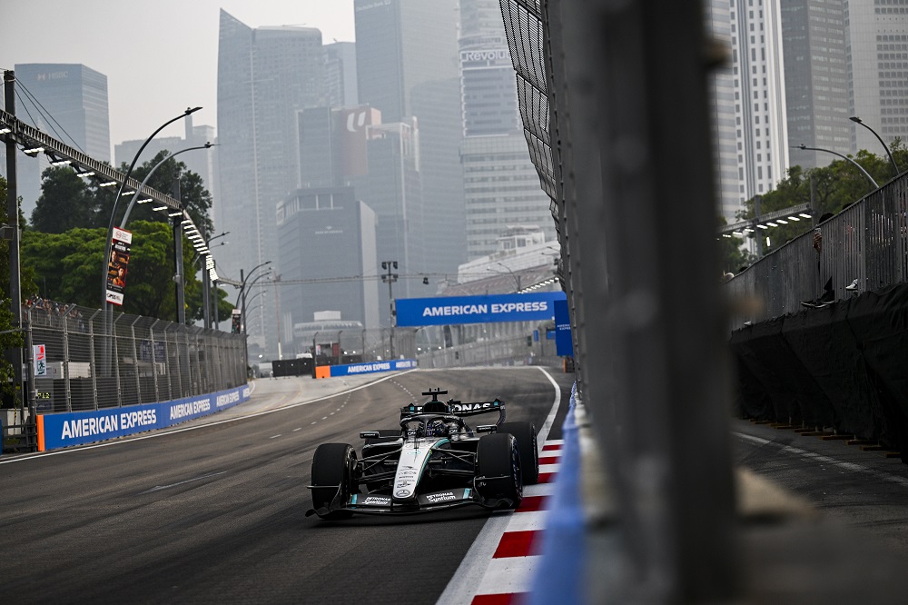 F1, risultati e classifica FP1 GP Singapore 2026: Russell svetta davanti a Leclerc, Antonelli non forza a Marina Bay