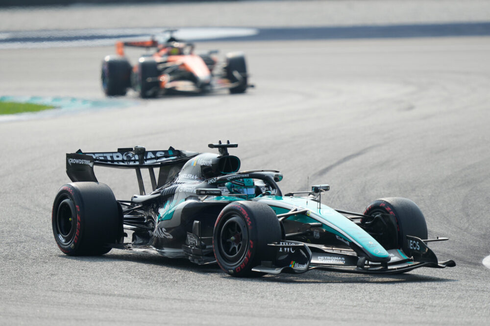 F1, piove sul bagnato per George Russell: andrà in penalità e partirà in fondo a Singapore