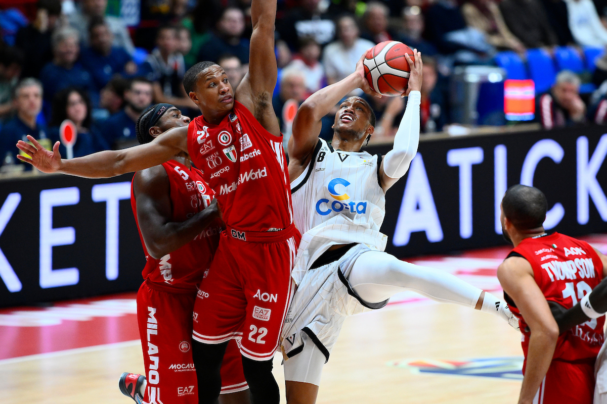 Basket: Virtus Bologna, rimonta epica nel derby d’Italia contro l’Olimpia Milano. Treviso continua a sognare