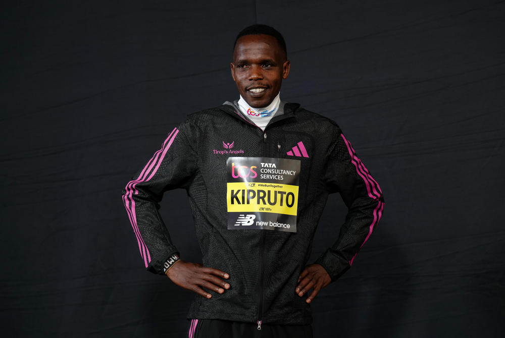 Maratona Chicago 2026: risultati e classifica. Kipruto e Feysa vincono con tempi sublimi! Kiplimo crolla nel finale