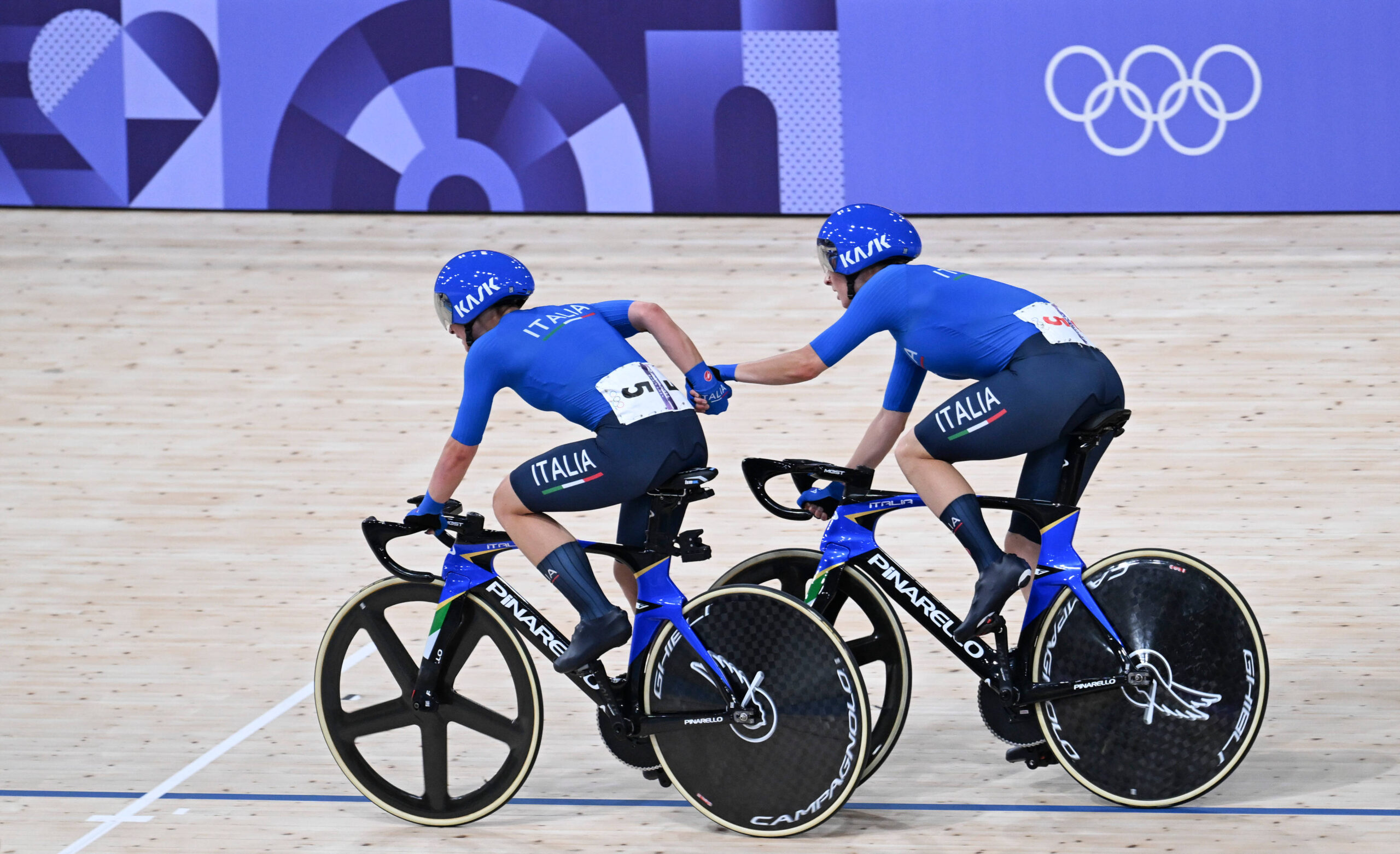 Guazzini/Consonni lottano a lungo, poi restano a secco nella madison dei Mondiali. Gran Bretagna inattaccabile