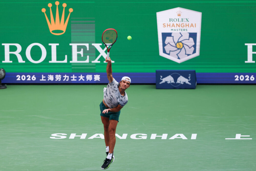 ATP Shanghai 2026, Zverev non sbaglia. De Minaur avanza senza scendere in campo, fuori Djokovic e tre azzurri