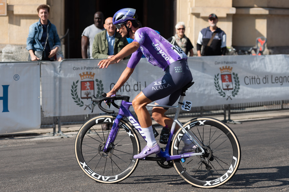 Alessandro Covi trionfa al Giro del Veneto: “Ho dovuto aspettare un po’, bello vincere con una nuova maglia”