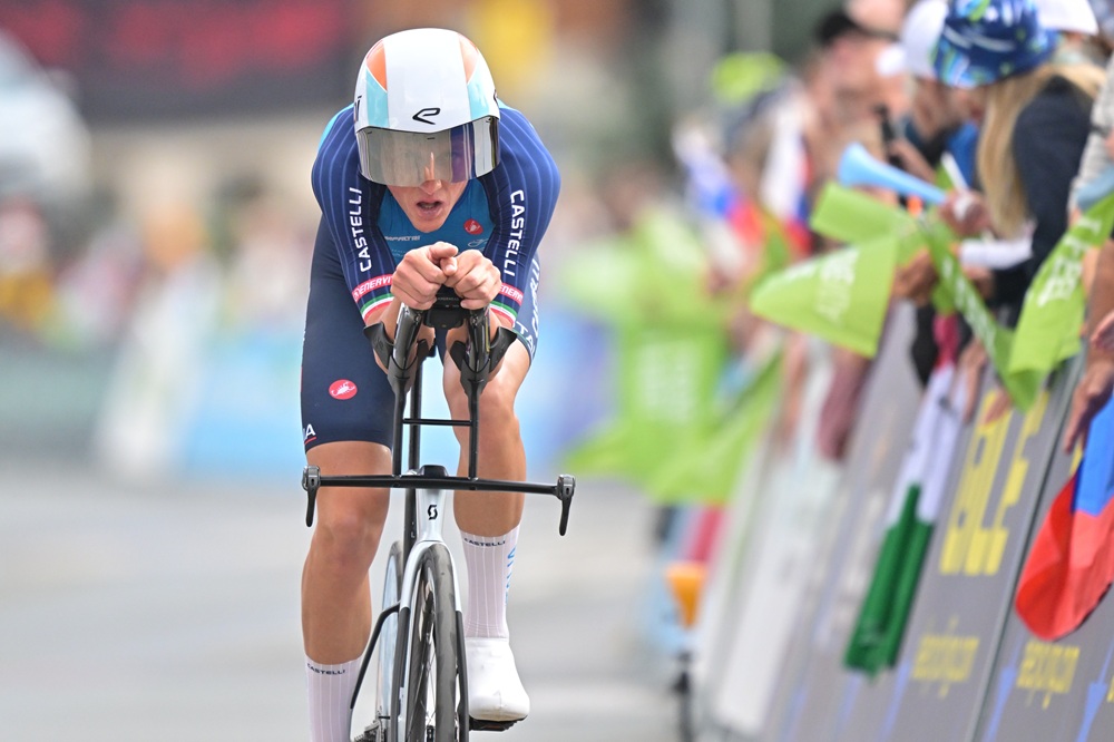 Ordine d’arrivo cronometro maschile Europei 2026: risultati e classifica. Oro a Roglic, top ten per Marco Frigo