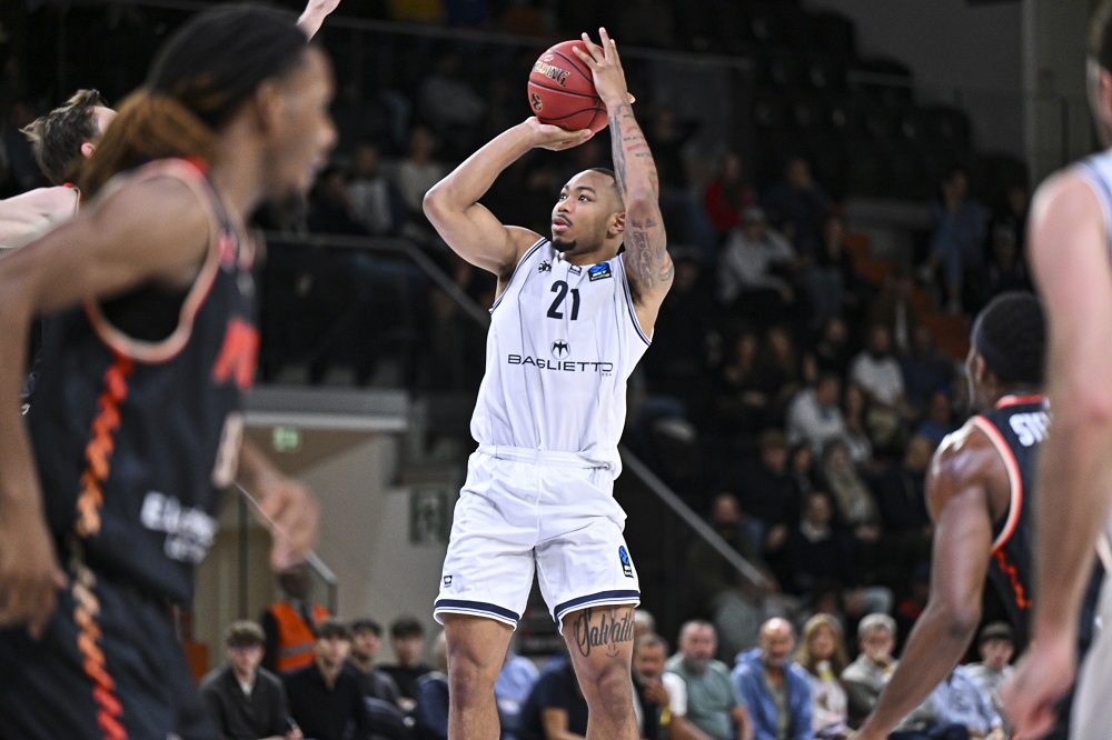 Basket: un grande Maddox non basta, Aris Salonicco di forza nel finale su Tortona in EuroCup