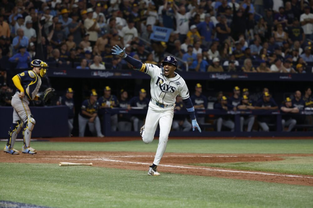 World Series: i Tampa Bay Rays vincono all’extra inning gara-4 e allungano la serie
