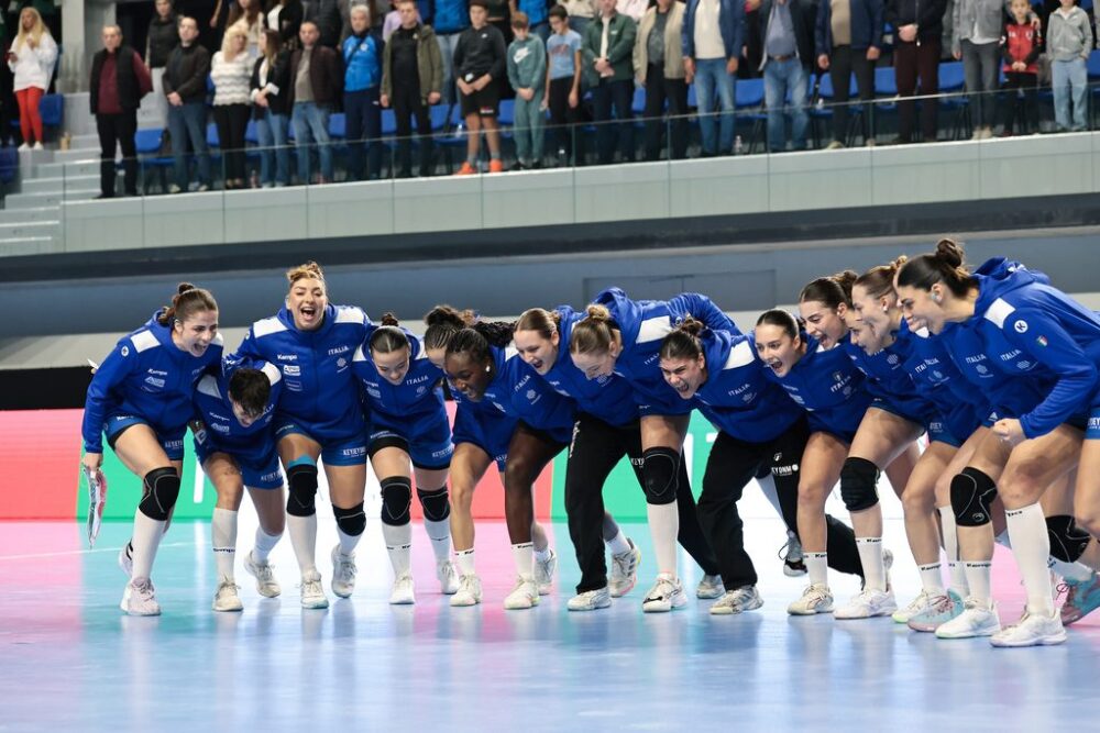Pallamano femminile, l’Italia la spunta a fatica sulla Bulgaria e supera il primo playoff verso i Mondiali