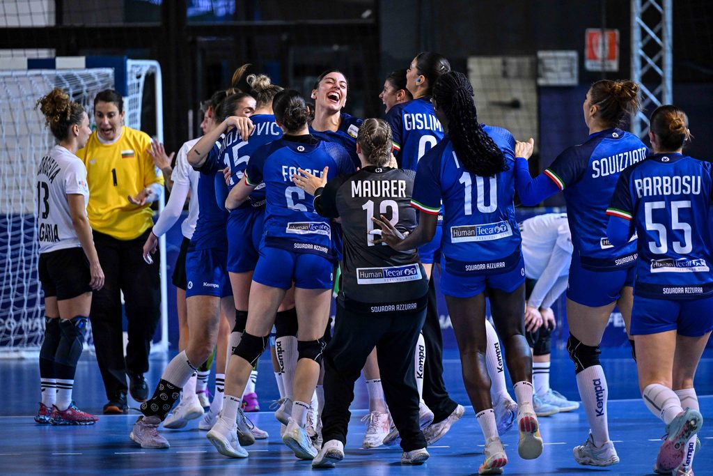 Pallamano, Dalla Costa dopo la Bulgaria: “Sospiro di sollievo”. Azzurre che guardano al secondo turno