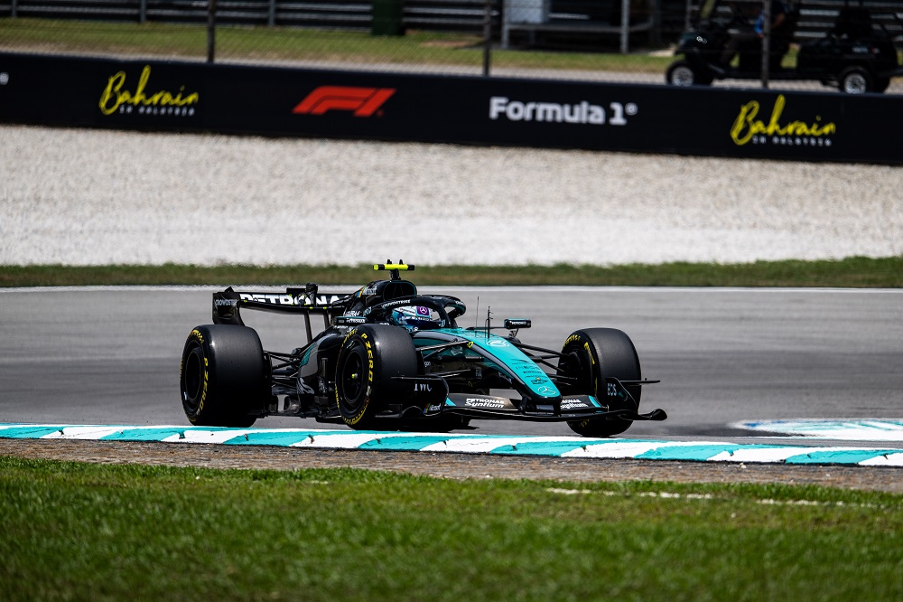 LIVE F1, GP Bahrain a Sepang 2026 in DIRETTA: Antonelli sfida Russell in qualifica, Verstappen mina vagante