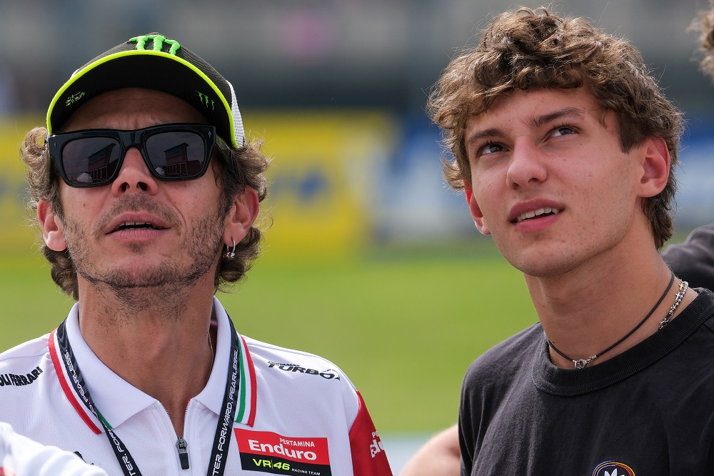 Valentino Rossi esalta Kimi Antonelli: “Sta facendo vivere un sogno ai tifosi italiani, non ha bisogno dei miei consigli”