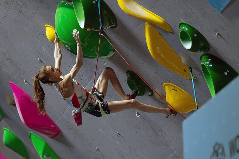 Arrampicata sportiva: lead, il “saluto” nella Coppa del Mondo di Santiago del Cile. Curiosità su Laura Rogora