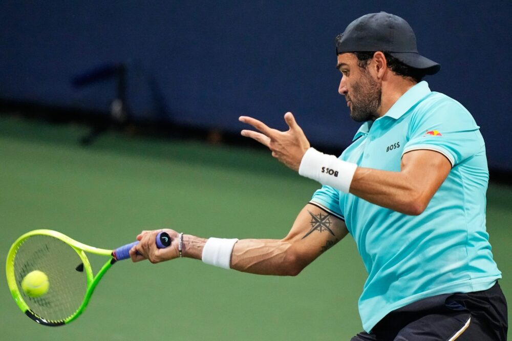 ATP Tokyo 2026, Jacquet sulla strada di Darderi. Occasione per Berrettini. Alcaraz cede un set