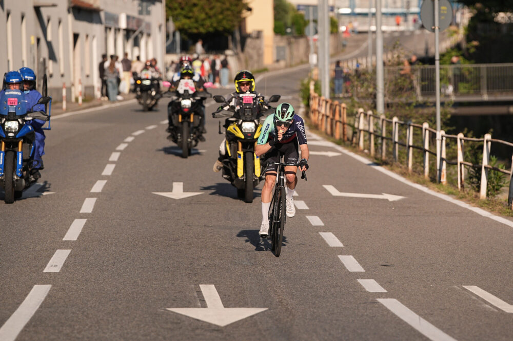 Paul Seixas domina il Giro di Lombardia ‘alla Pogacar’. Altro podio per Ciccone