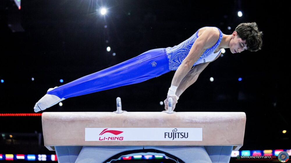 Ginnastica artistica, l’Italia incrocia le dita per la finale ai Mondiali. Targhetta show da fenomeno, Abbadini brilla