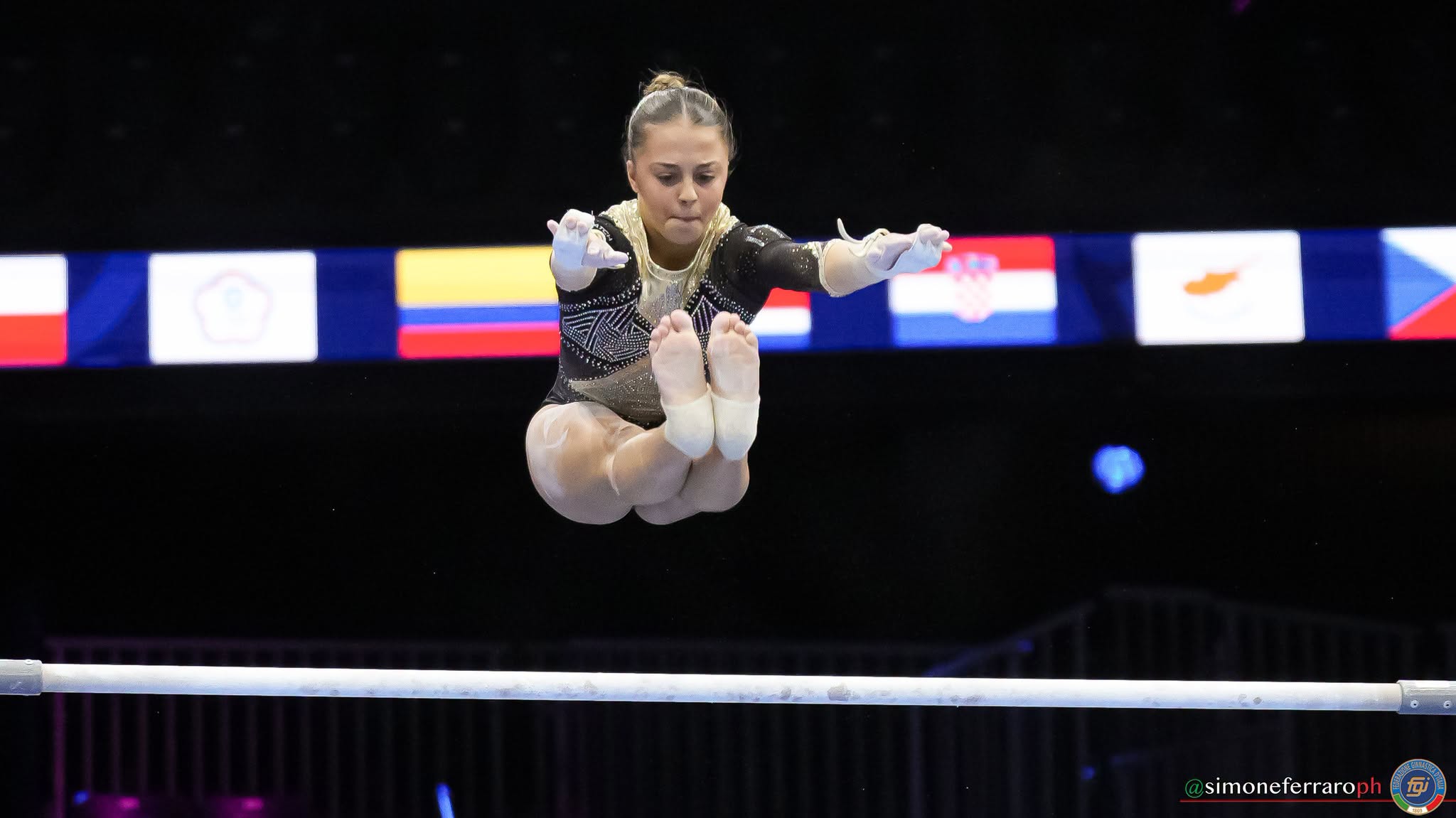 Giulia Perotti, 2 finali a 17 anni ai Mondiali: prima il corpo libero, poi le parallele. È una nuova dimensione?
