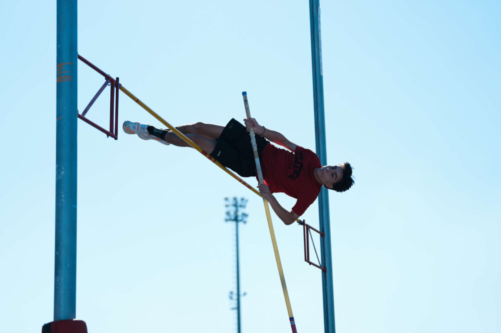 Atletica, la gara più lunga della storia: più di 6 ore per vincere ai Campionati Italiani Cadetti! Asta sconfinata