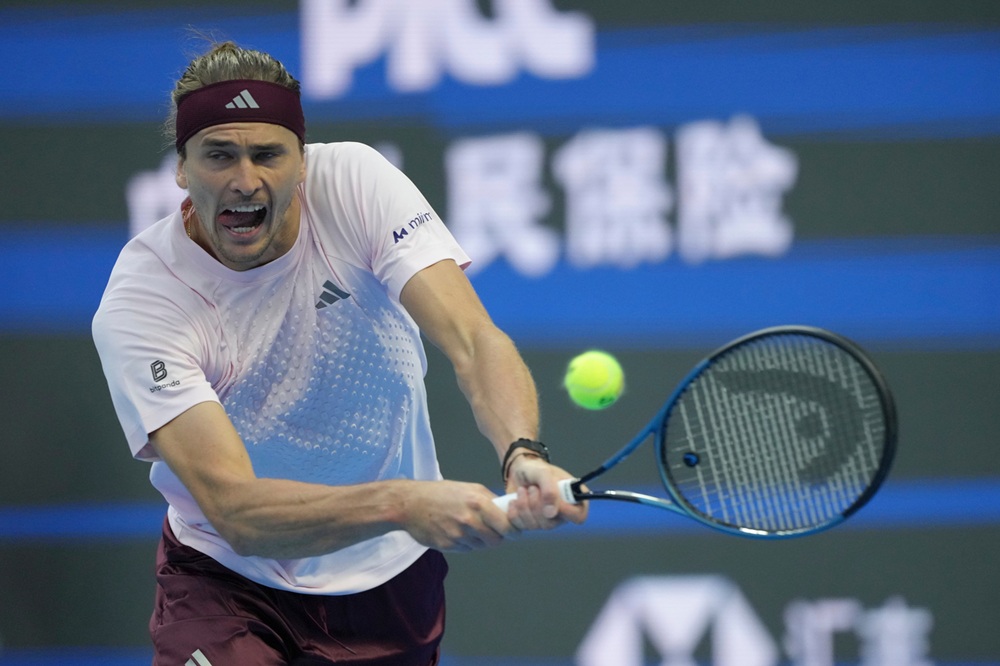 ATP Pechino 2026, buona la prima per Zverev. Fuori Cobolli, ok De Minaur e Mensik